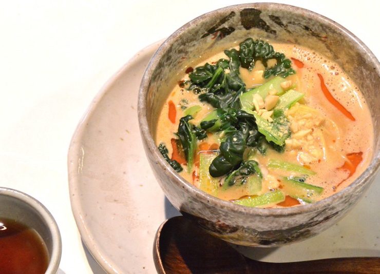 絶品の一言に尽きる担担麺。手作り麻辣油(マーラーユ)は香りよく、辛さも程よい。砕いたピーナッツも絶妙なバランス。味も香りも食感も楽しめる、オススメの一品