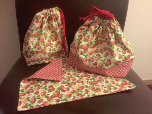 お弁当袋にランチョンマット、コップ袋……。これ、全部ママの手作りです。