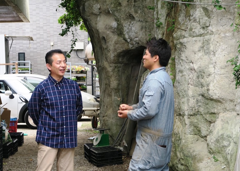 左から椿さんと永島さん。「みんなで横浜の農業を底上げしていこうという（永島さんの）姿勢に一緒にいてワクワクする」と椿さん