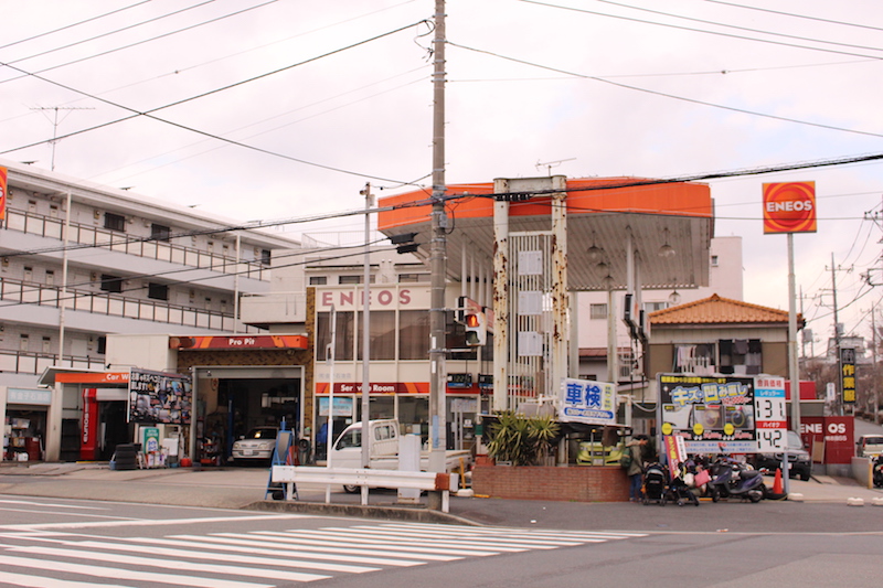 金子石油店といえば、鴨志田町のランドマーク。看板ブタの「マサル」がいつも地域の人を出迎えてくれる
