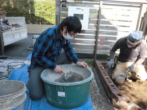 酸化マグネシウムを使用した固化材。配合の割合は佐藤さん独自のブレンドだ