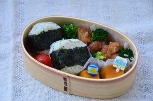 旬の色、味、香りを一目で楽しめるのがお弁当の魅力