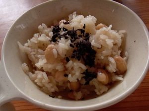 大豆の煮汁と茹でた大豆で炊く大豆飯は絶品♪