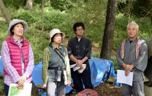 「恩田の谷戸ファンクラブ」のメンバーの方々。一番左が今回の講師の藤田廣子さん