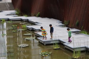 パール地区にある3つの公園は、それぞれにテーマがあり、人々が「集う」ための仕掛けに満ちている
