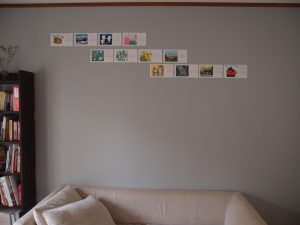 食卓の私の席から見える位置に並ぶカレンダー。何度みてもうっとり