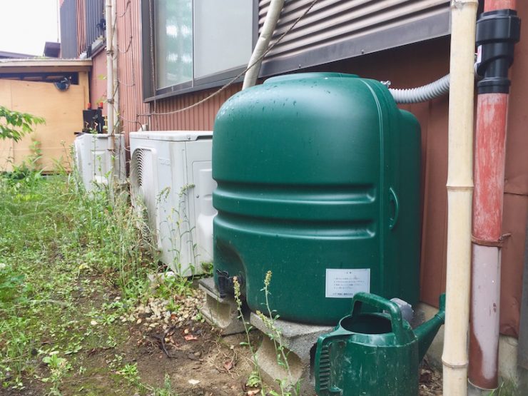 暮らし潤う わが家の 水がめ 雨水タンクのある生活 森ノオト